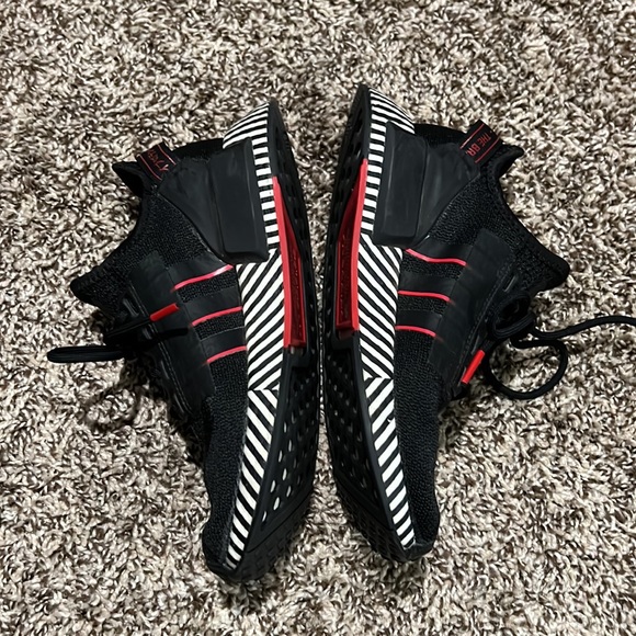 Adidas NMD Ri.V2 Boys Size 4 Womens 5.5 Black Red Running Sneaker Shoes FY2107 - Picture 2 of 2